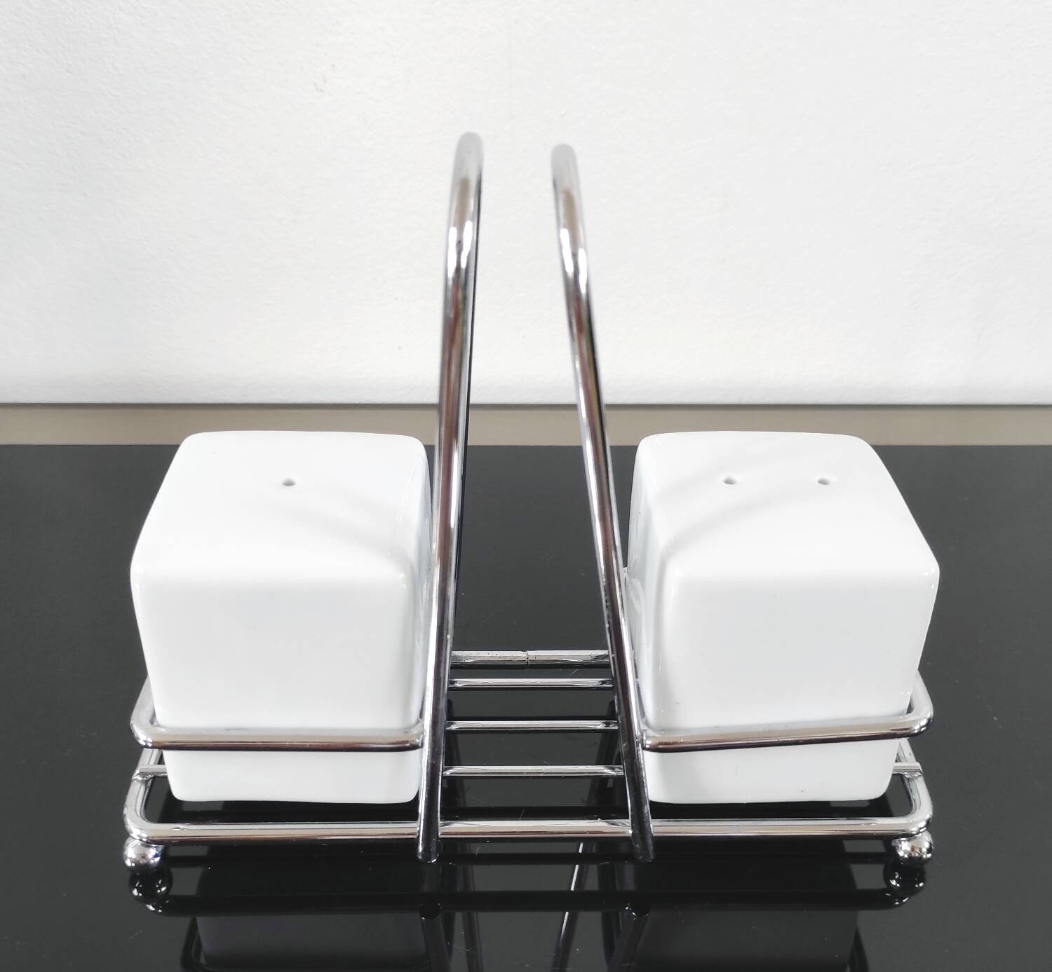 Vintage salt and pepper set – White ceramic and chrome metal
