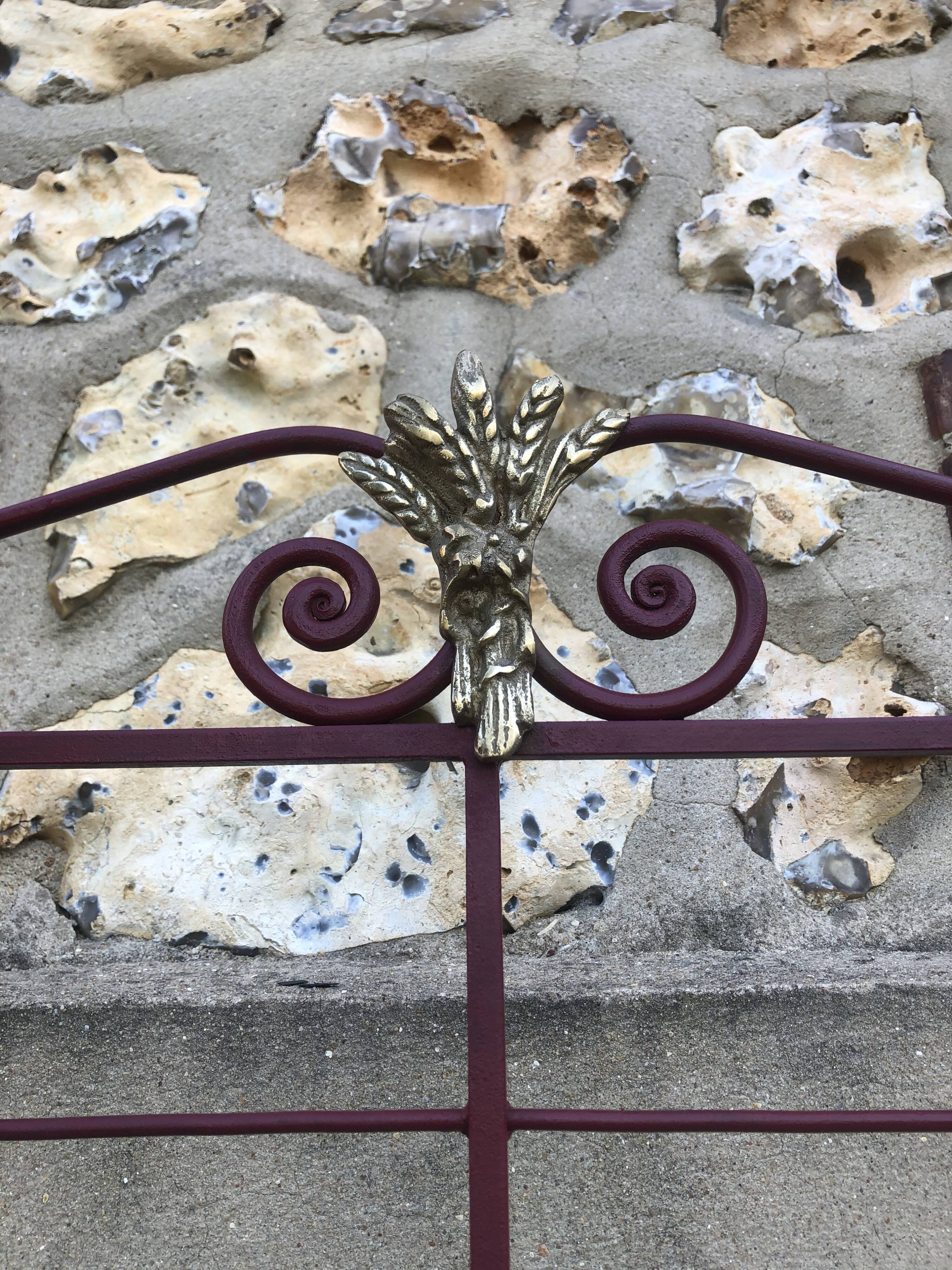 Old baker's grid, dating back to the early 20th century, made of wrought iron and brass