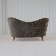 Canapé moderne du milieu du siècle en peau de mouton / shearling modèle 'Samspel' Carl Malmsten, 1956