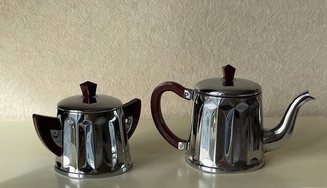 Art Deco sugar bowl and jug duo