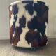Pouf coffre en peau de vache des années 70