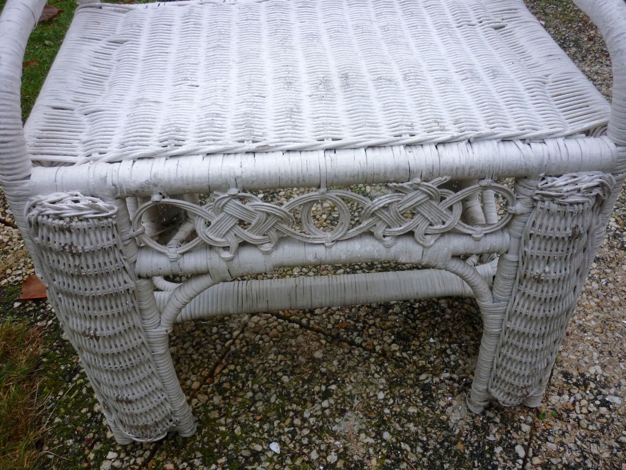 Vintage white rattan bedside 60-70