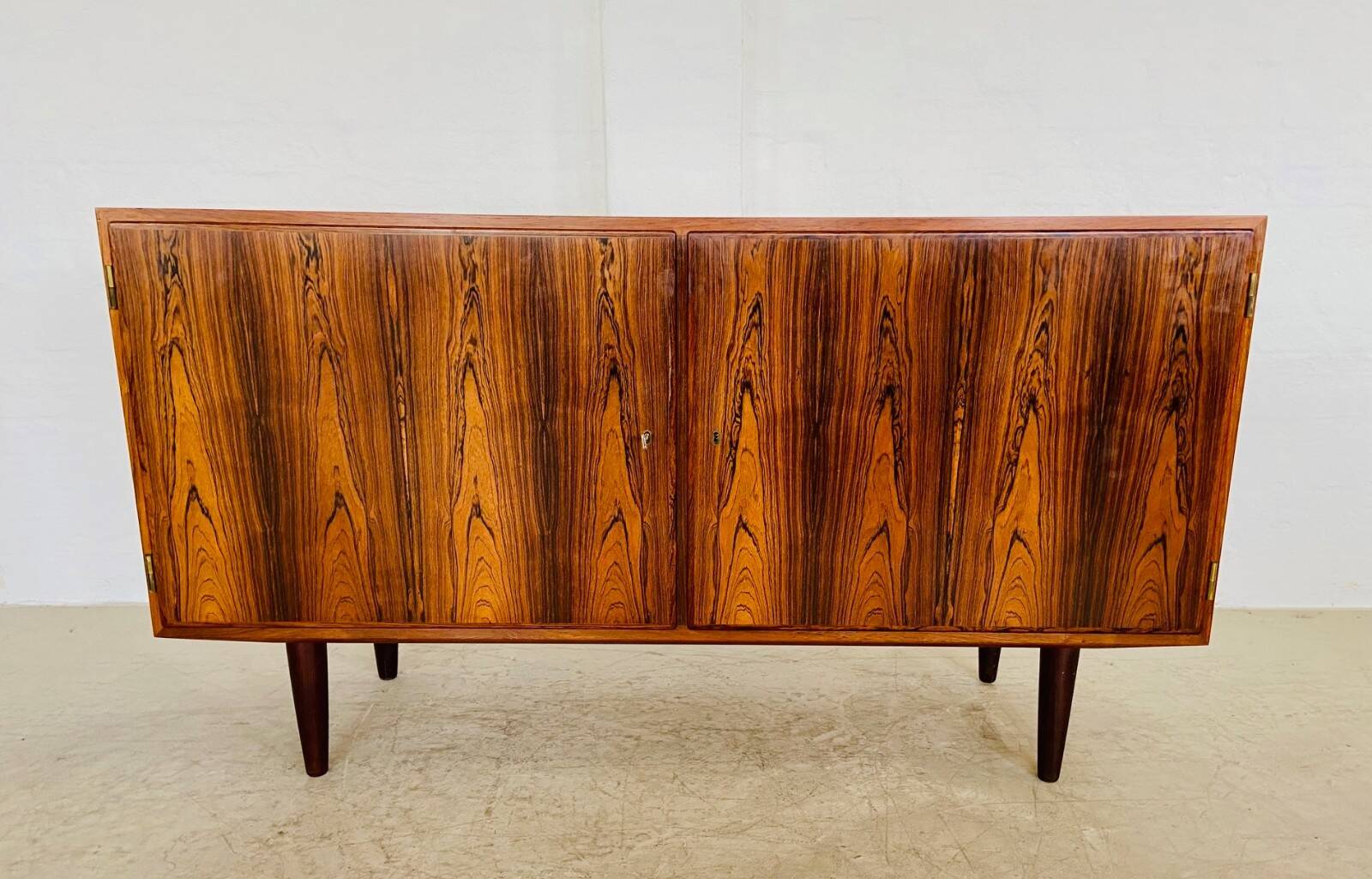 Buffet danois rétro vintage en palissandre du milieu du siècle par Poul Hundevad, années 1960