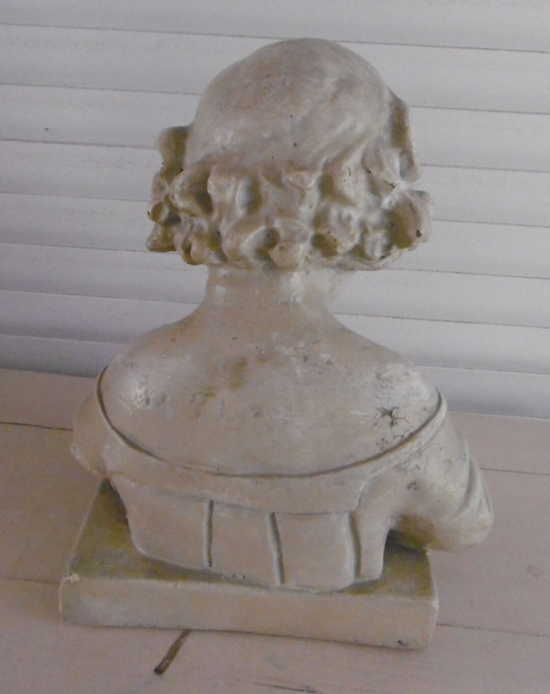 Platter bust "the reader"