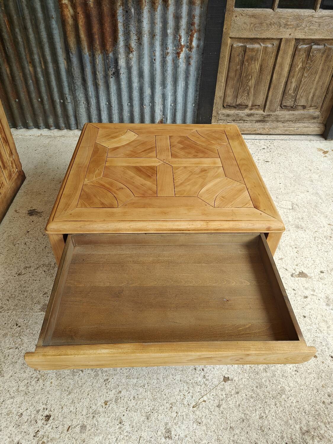 Square coffee table with a drawer in cherry wood.
