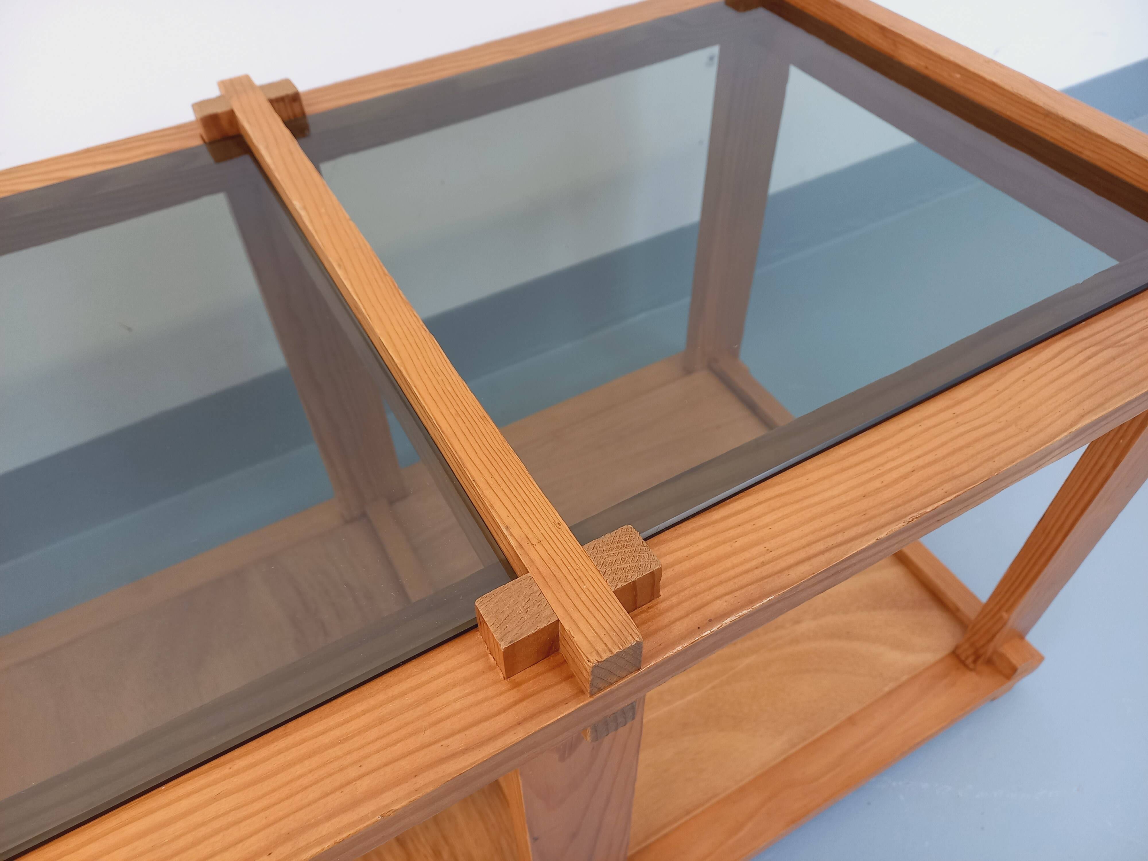 Vintage rectangular coffee table in pine and smoked glass from the 70s and 80s.