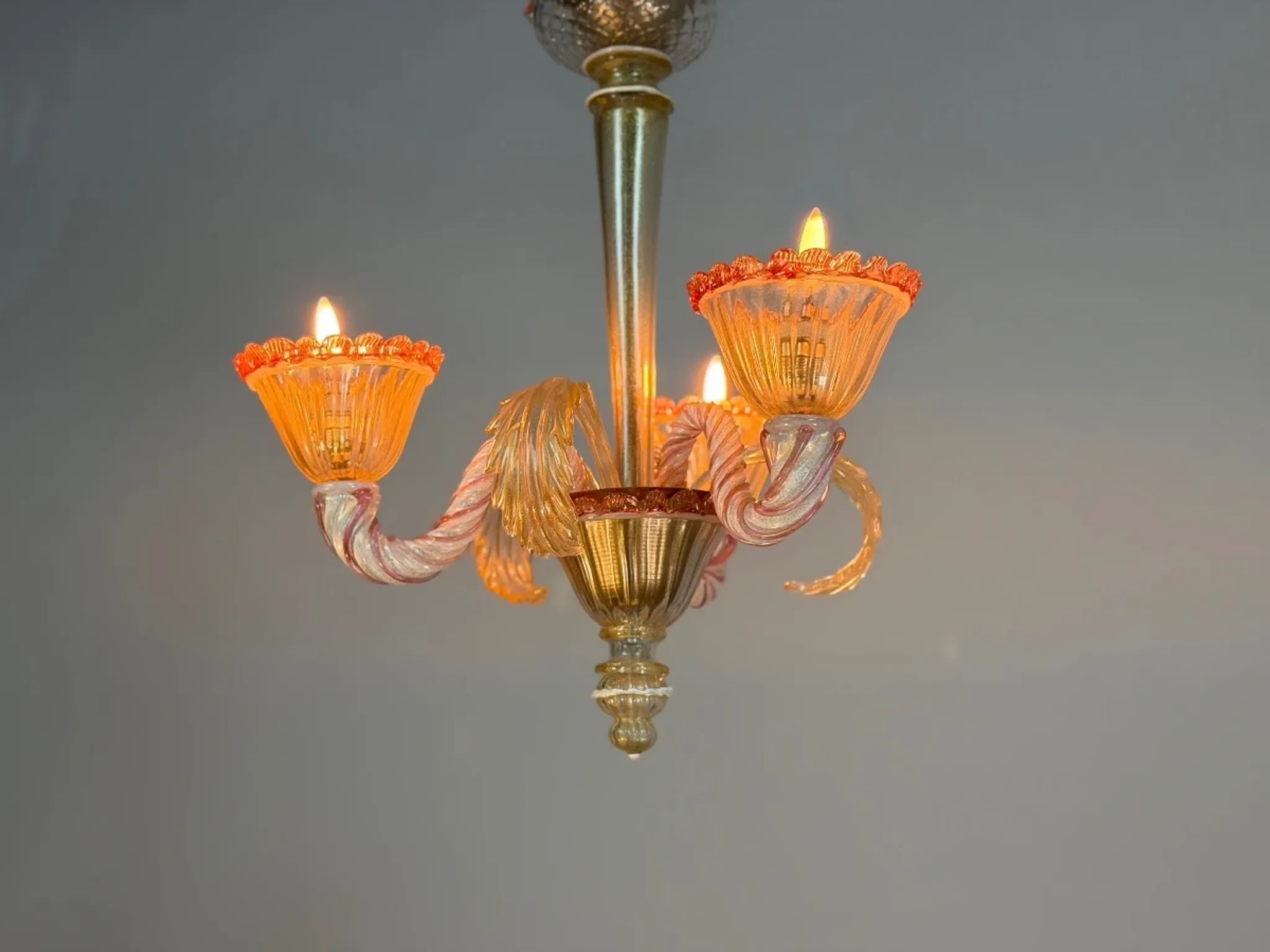 Small Venetian chandelier made of Murano glass circa 1940.