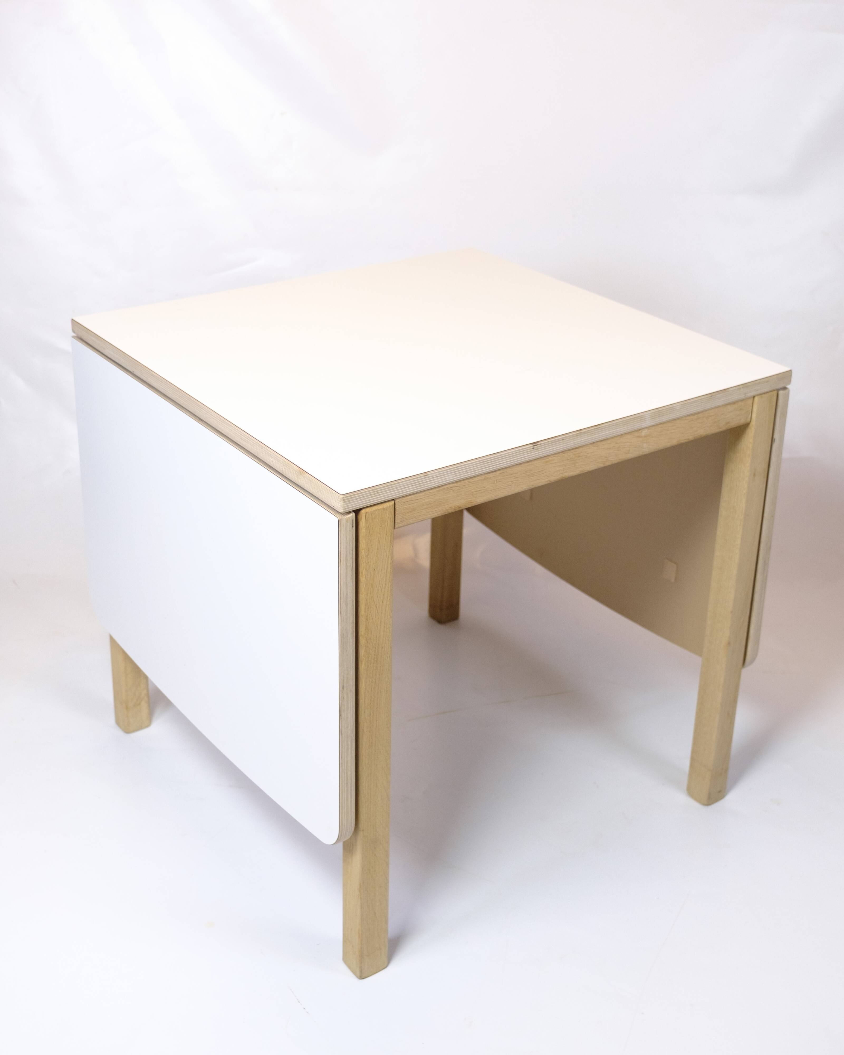 Table with drop leaves - Model 517 - White laminate top - Oak - Haslev Møbelsnedkeri