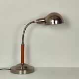 Articulated desk lamp