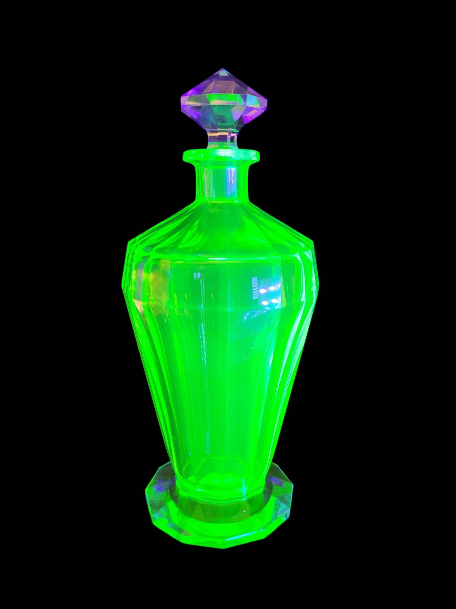 Val Saint Lambert “Montmartre” shaker / karaf met 2 glazen in uraniumglas c