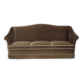 Canapé 3 places danois des années 1960, revêtement en velours vert olive, bois de hêtre.