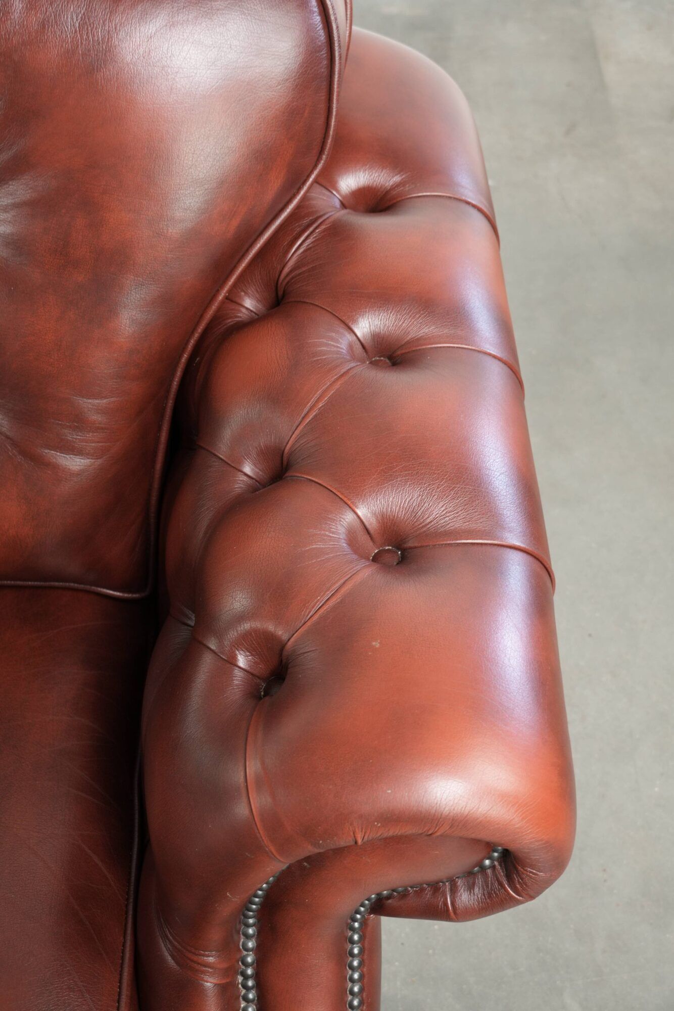 Vintage set of 2 cowhide leather Chesterfield armchairs in a brown colour
