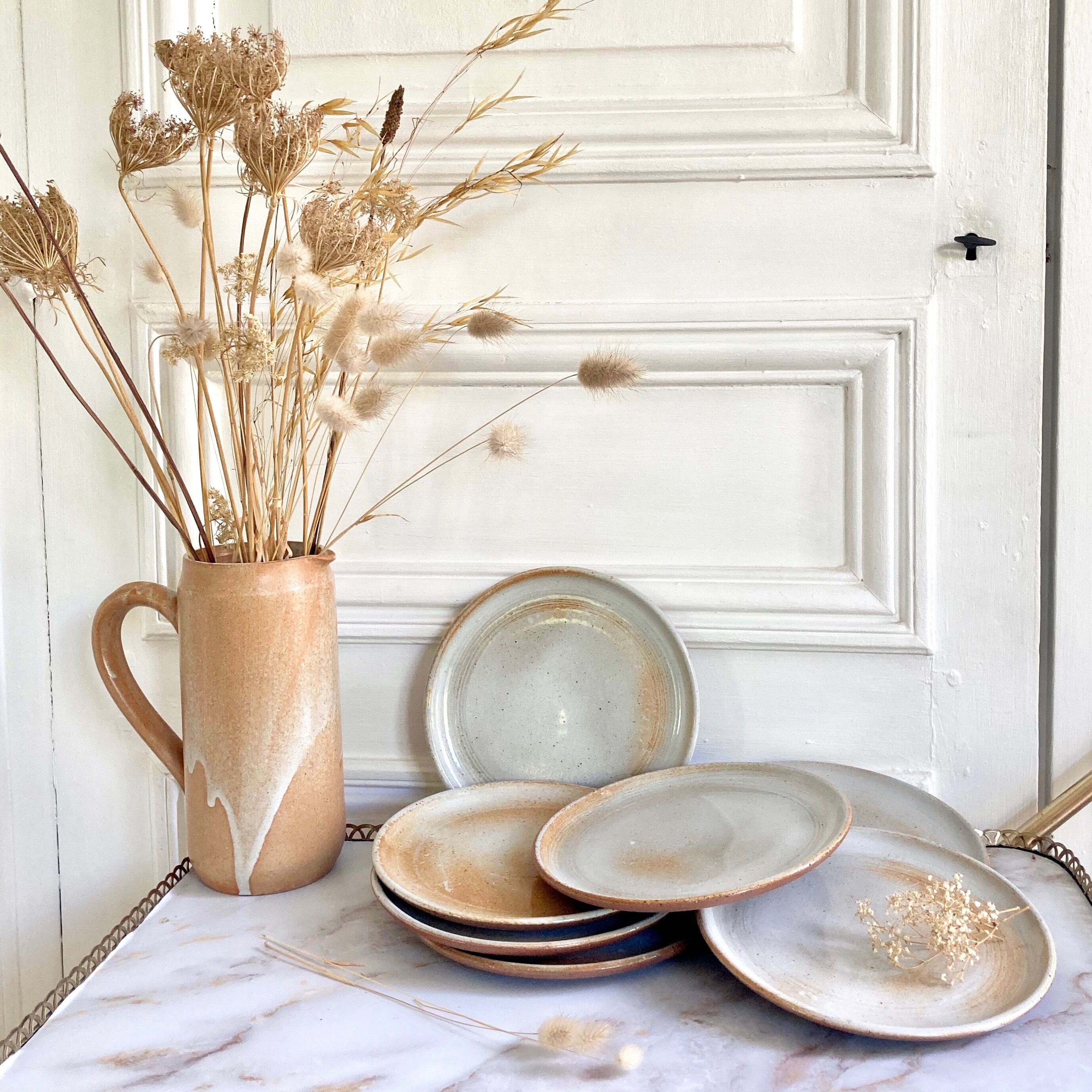 7 assiettes à dessert en grès