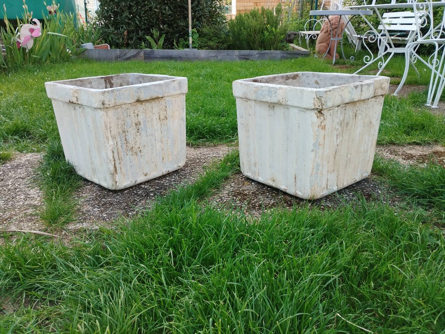 Pair of old Medici planters