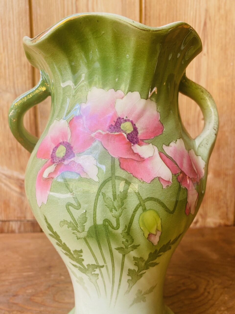 Art Nouveau vase by Gustave de Bruyn Fives of Lille