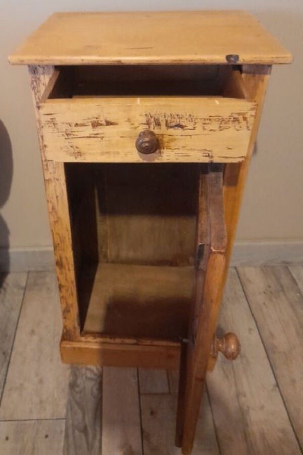 Petit chevet ancien vintage