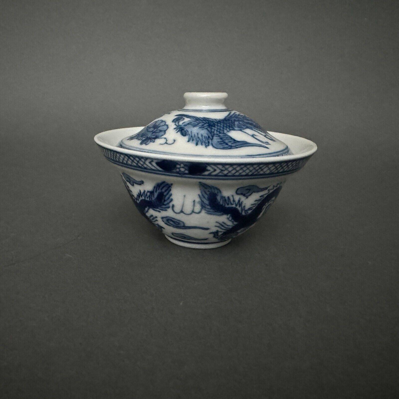 Porcelain bowl with its lid China dragon decoration late 19th century