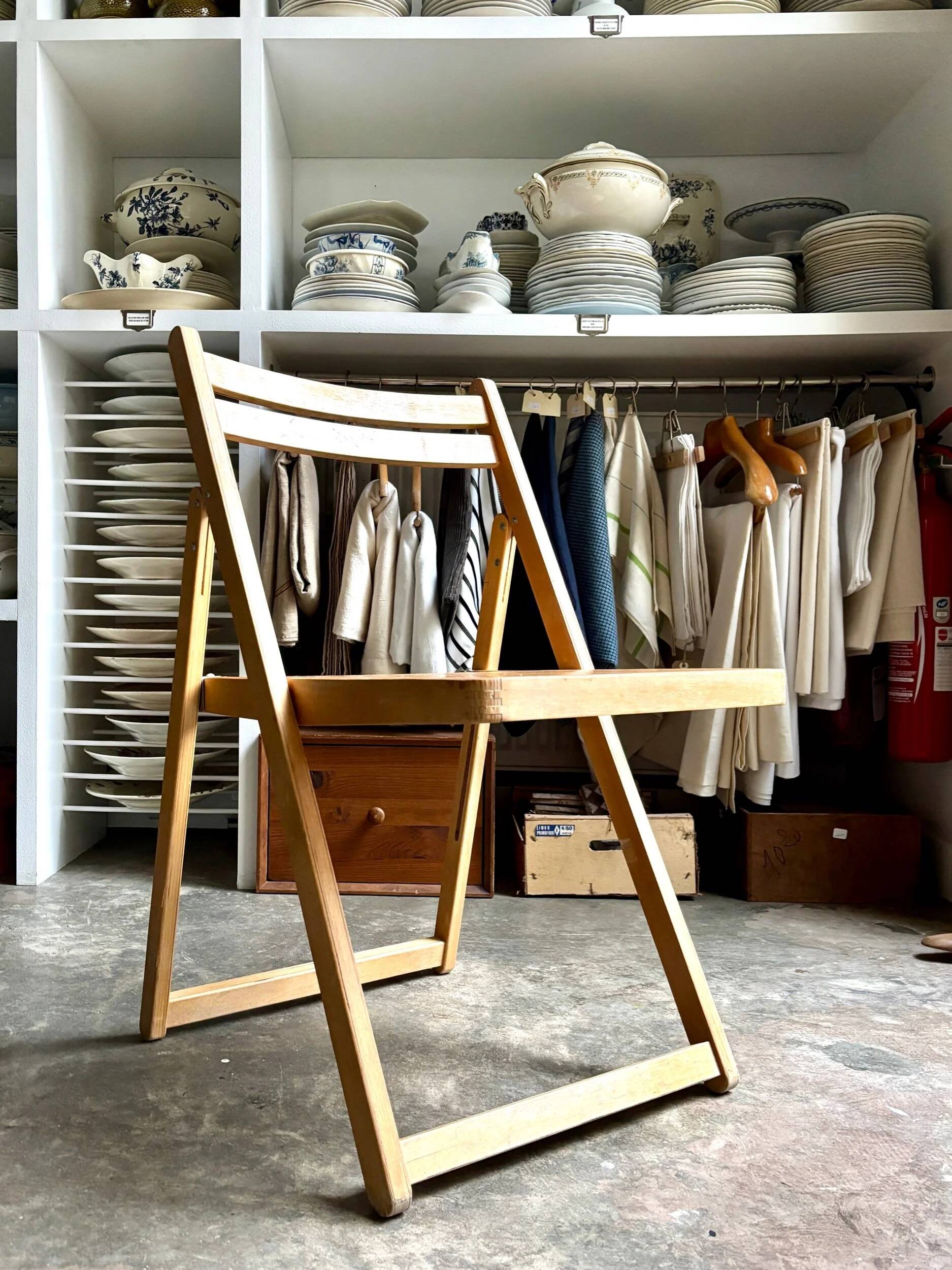 Folding chair in light wood