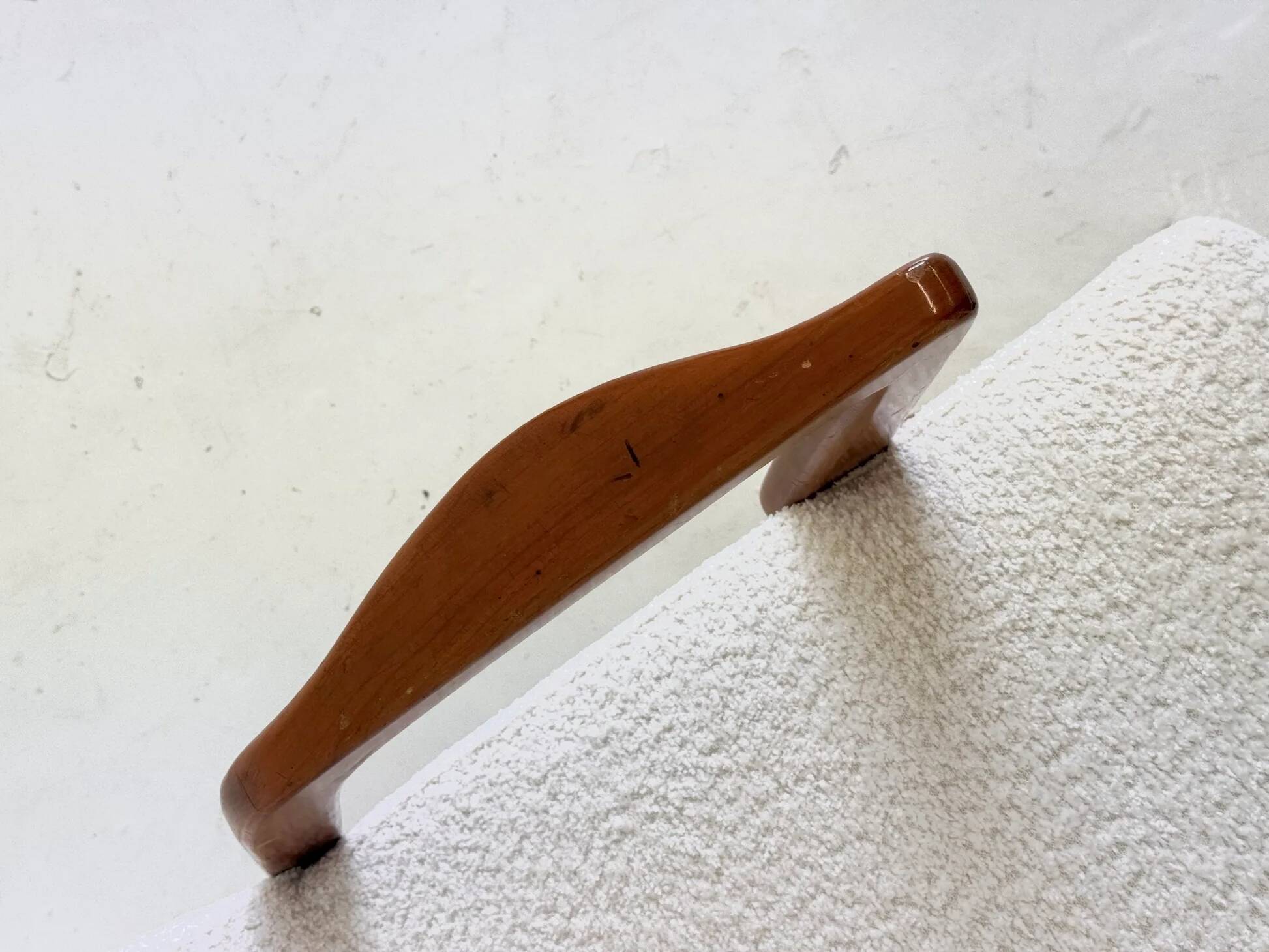 Italian mid-century lounge chair in cherry wood with white bouclé