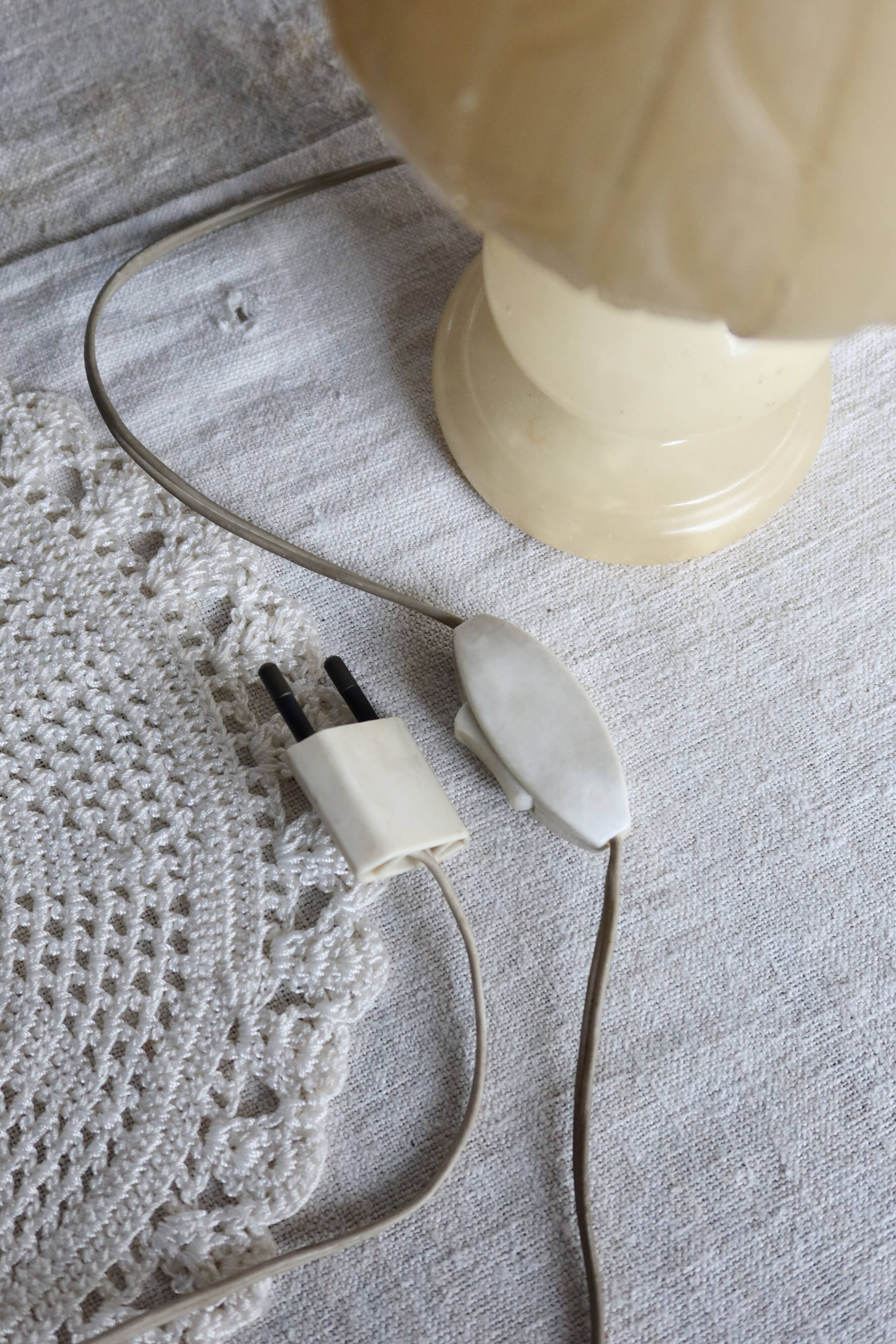 Lampe tulipe en albâtre à poser vintage