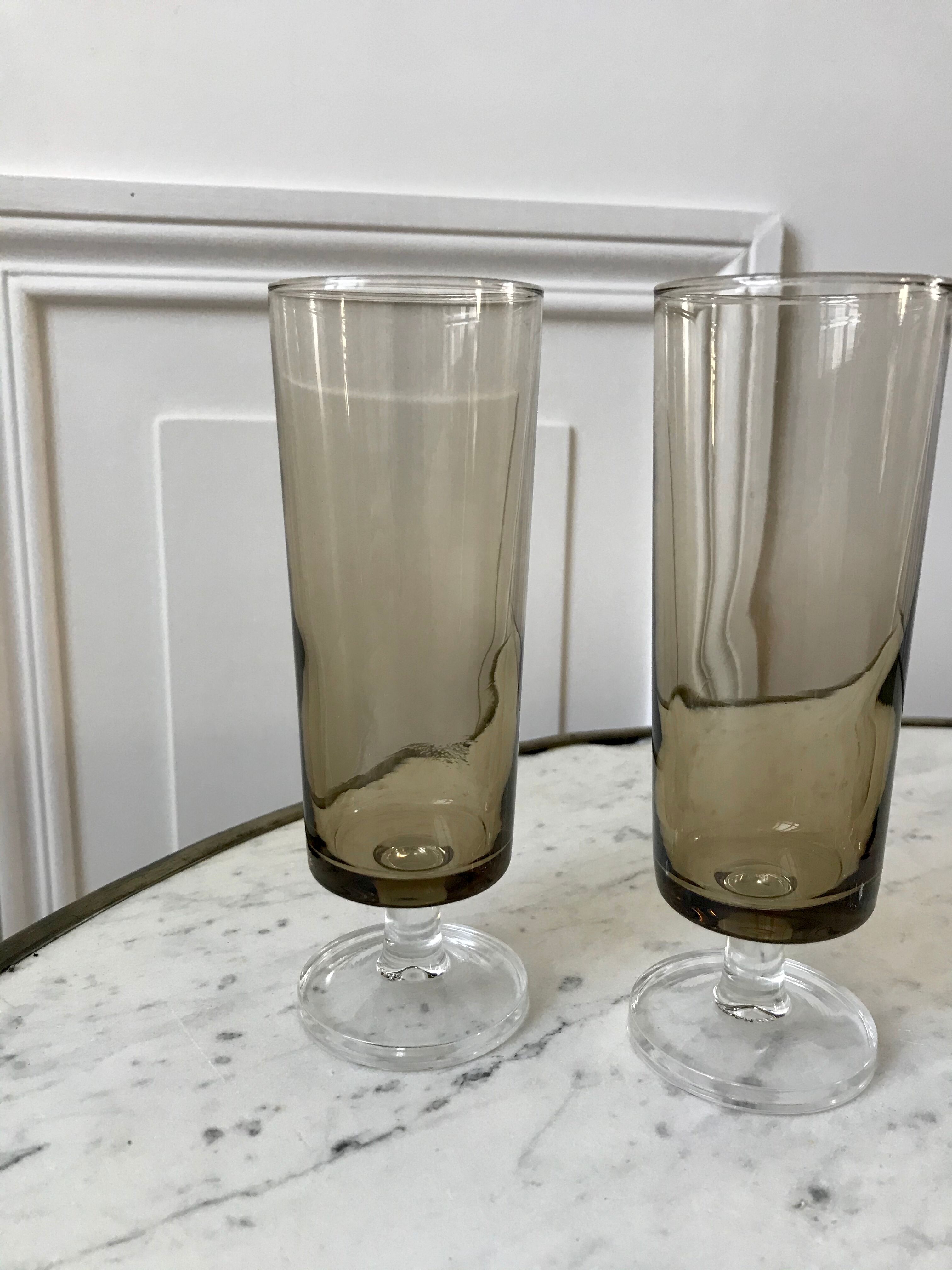 Set of 4 champagne flutes in smoked glass 70s