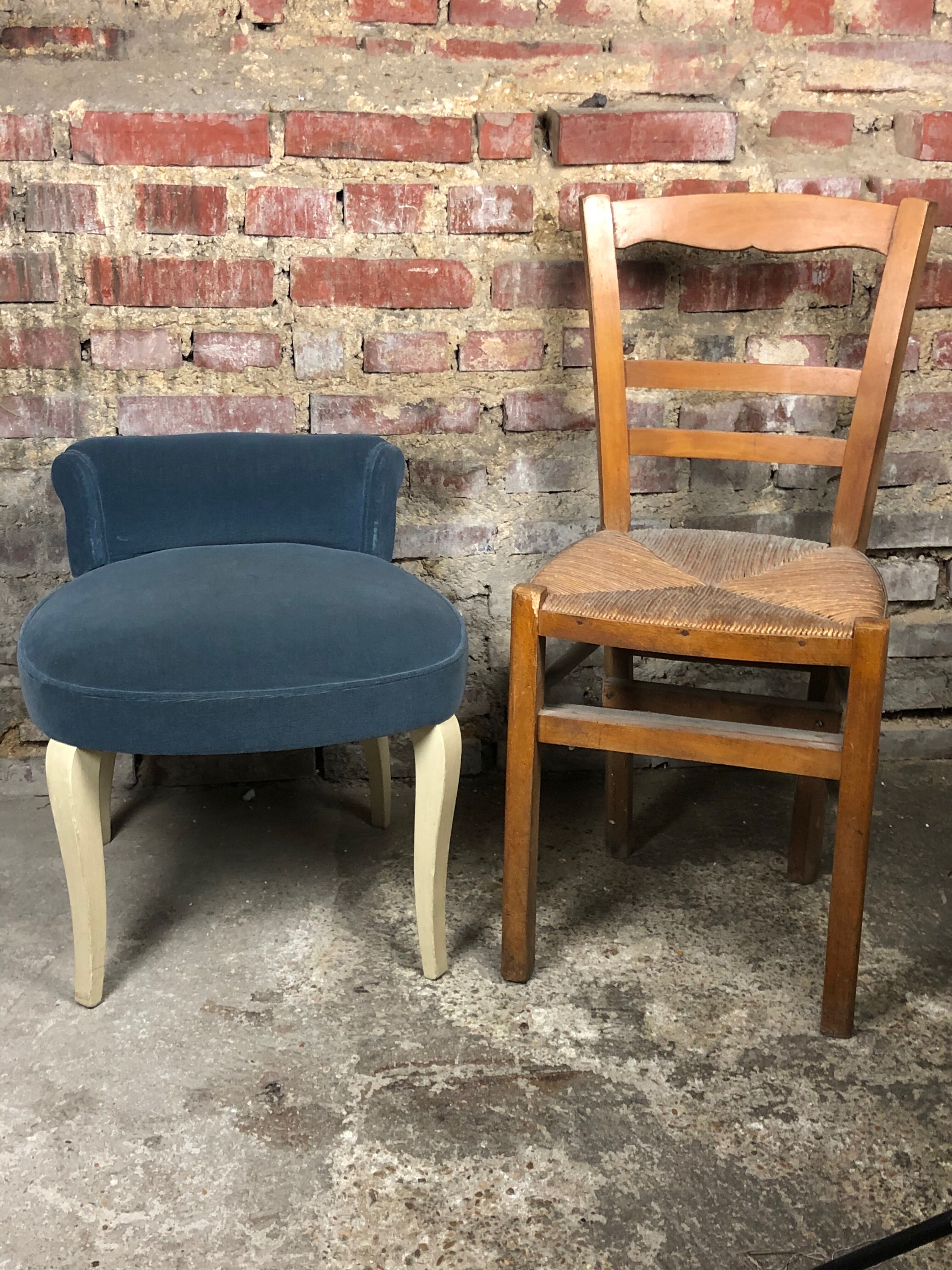 1930 blue velvet hairdresser chair and curved wooden feet