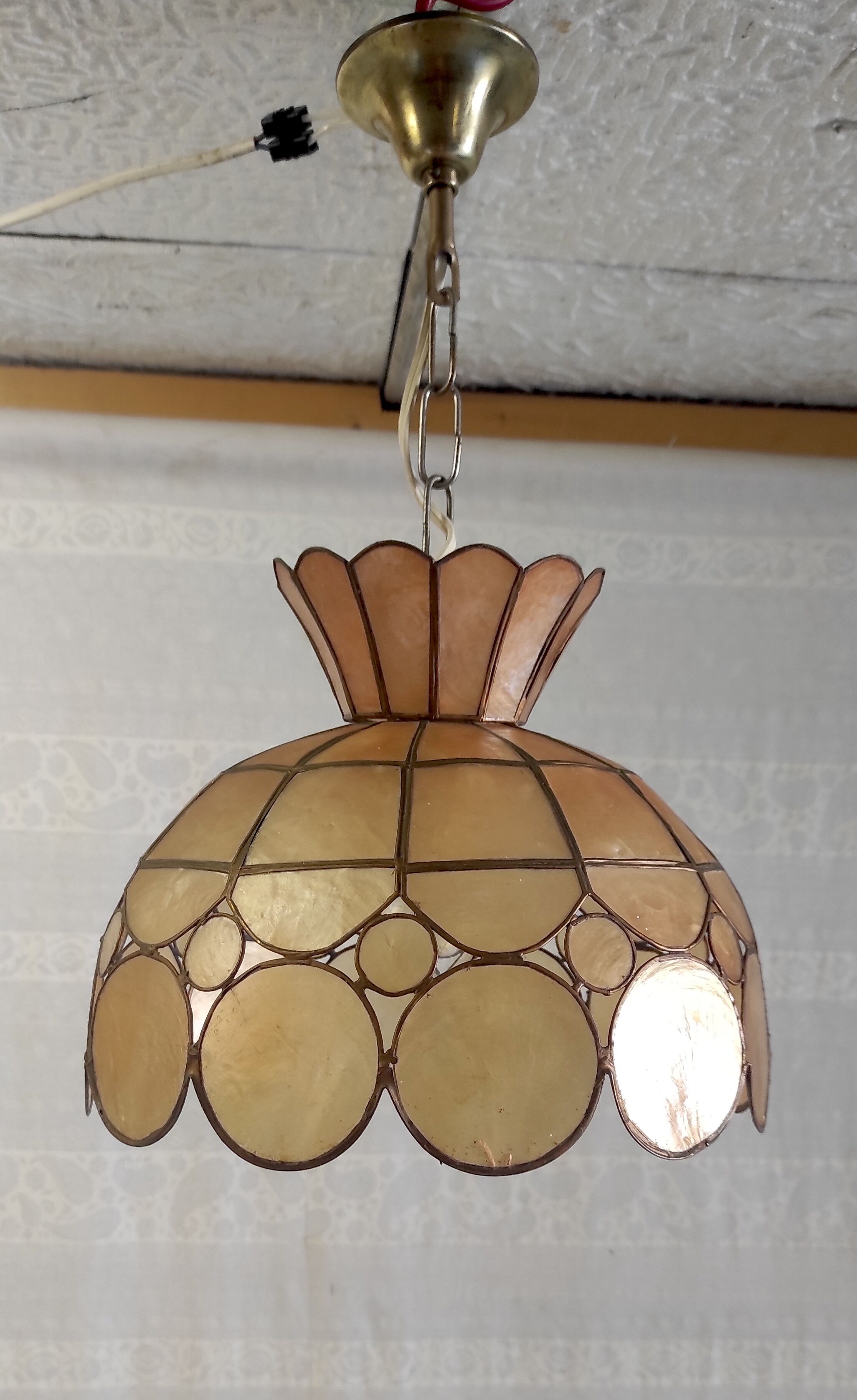 Pendant lamp in amber mother-of-pearl and brass – 60s/70s