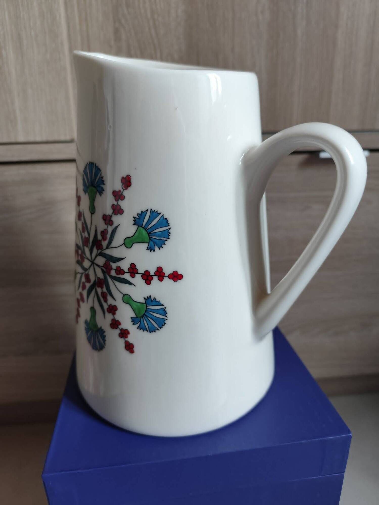 Jug in genuine Limoges porcelain "Maison Manoï"
