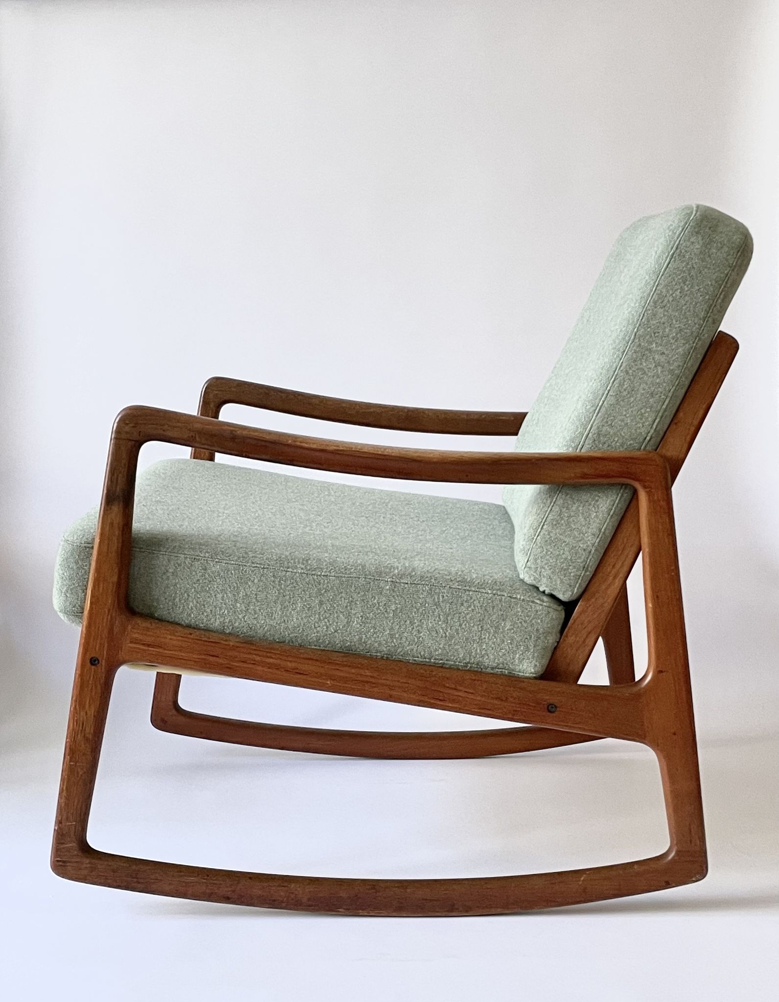 Rocking-chair en teck par Ole Wanscher Danemark Années 1960