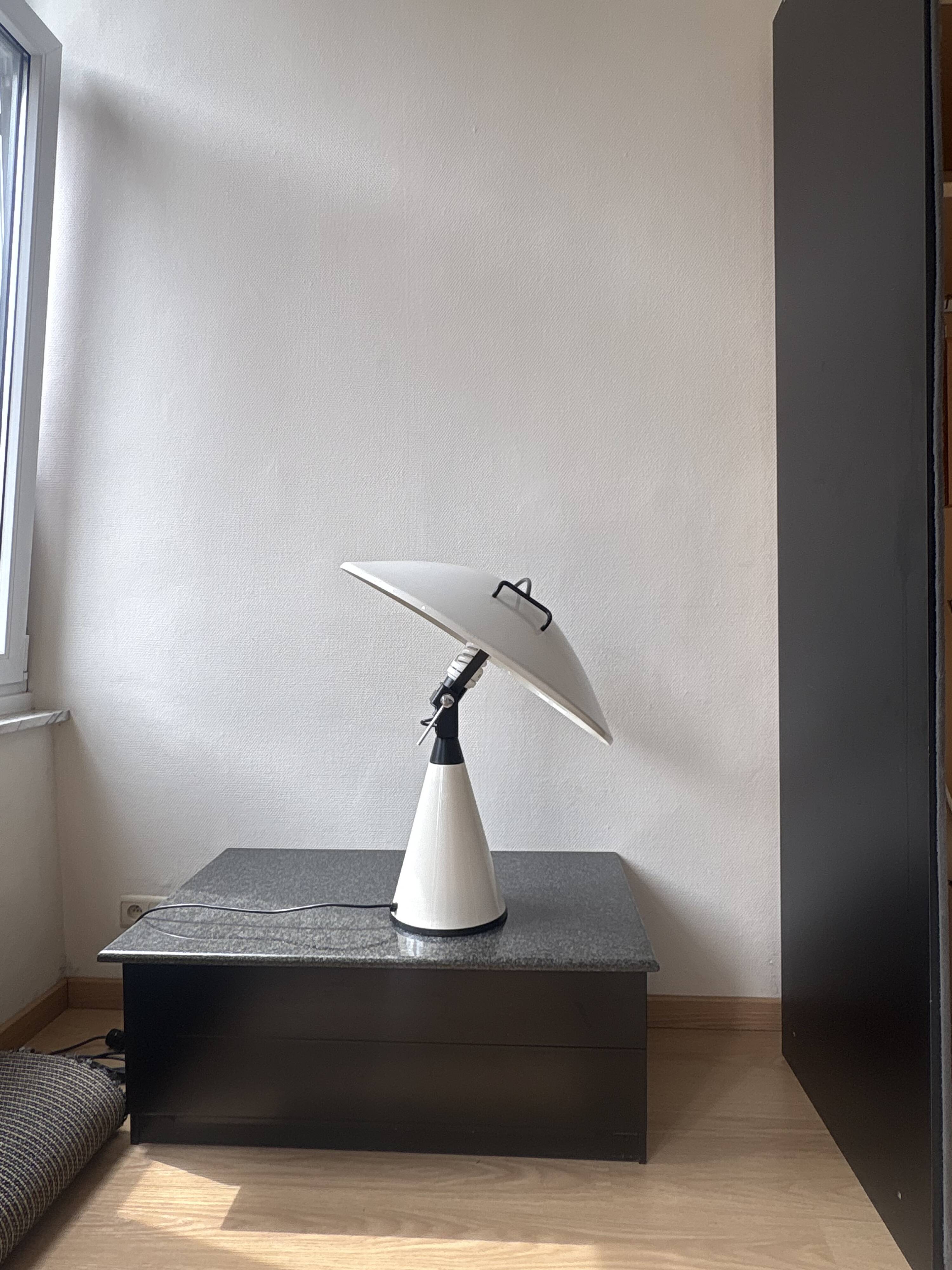 Martinelli Luce — Vintage table lamp “Radar” Mod. 676 — Made in Italy