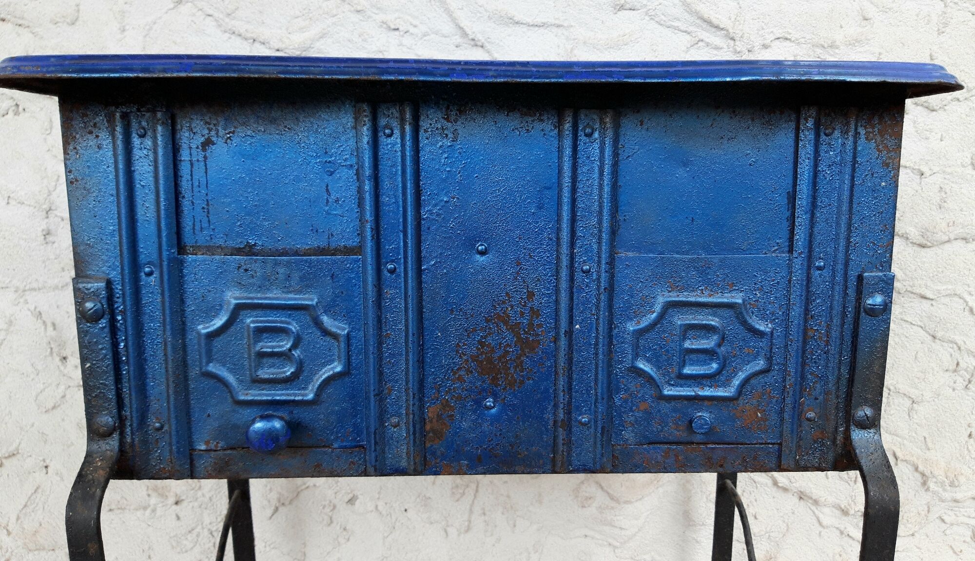 Old console stove