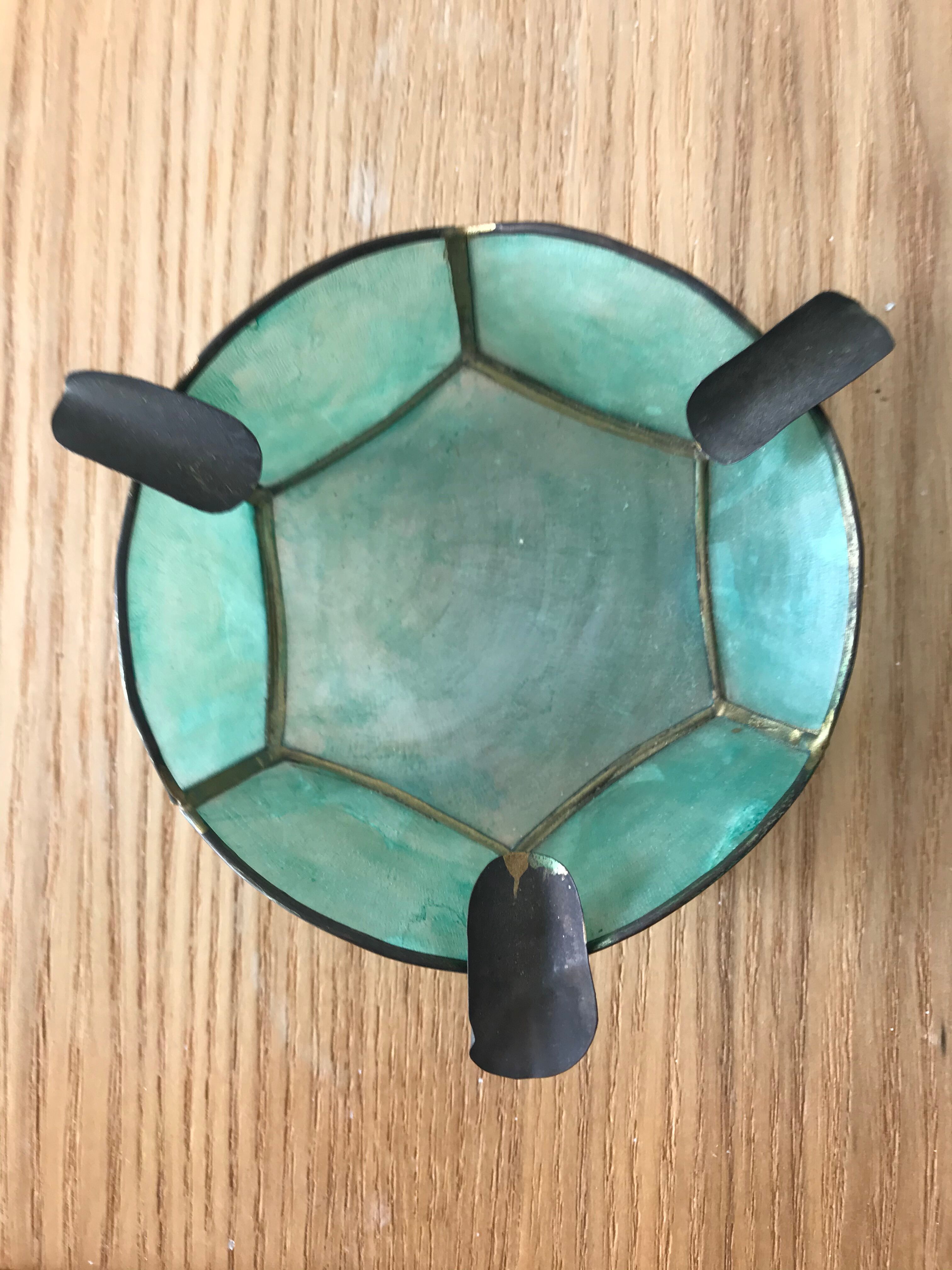 Green pearly ashtray