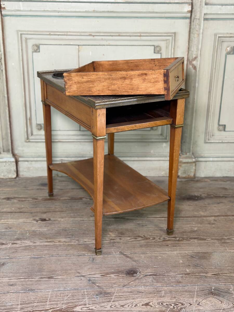 Louis XVI refreshment table in mahogany, brass and marble, 18th century.