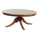 Table basse avec un plateau en cuir rouge de style anglais du 20e siècle.