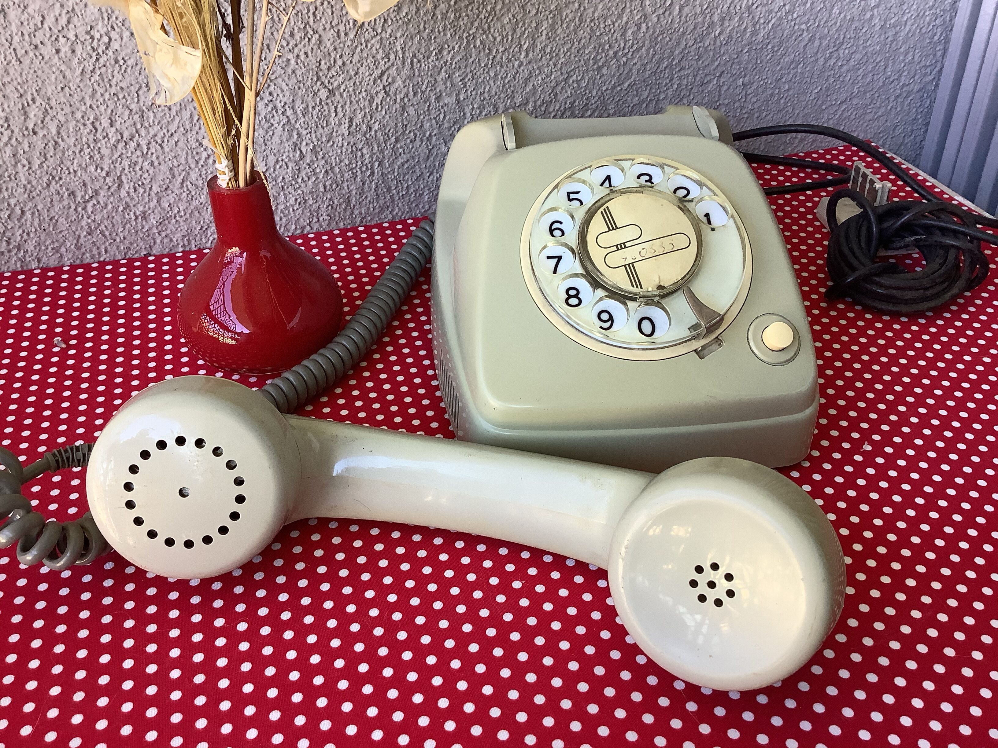 Vintage bakelite phone 50/60