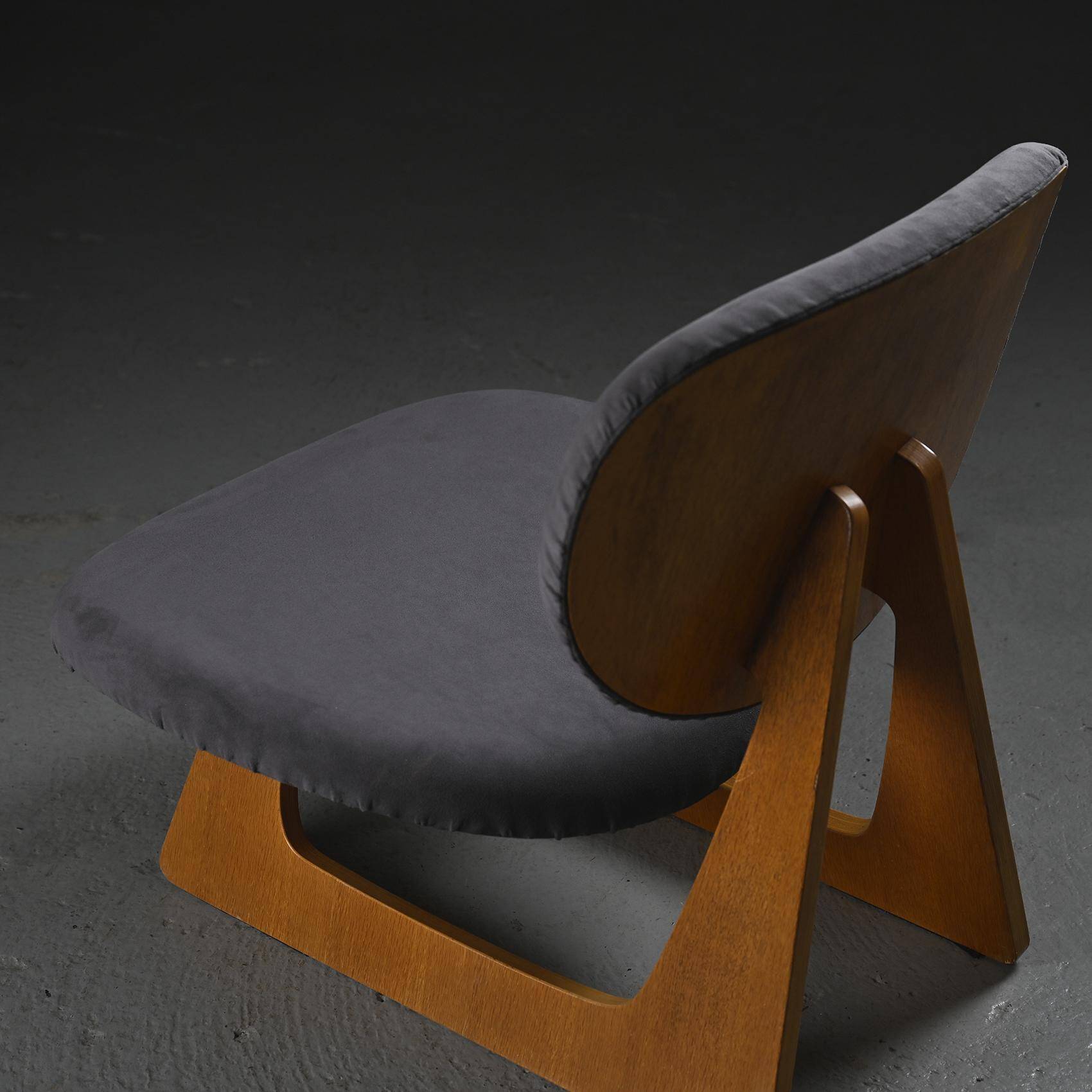 Chauffeuse Teiza Isu par Sakakura & Cho, Tendo Mokko circa 1970