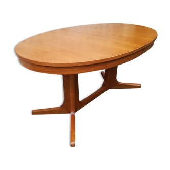 Table scandinave