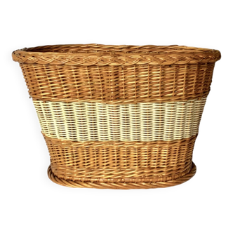 Vintage wicker and scoubidou basket
