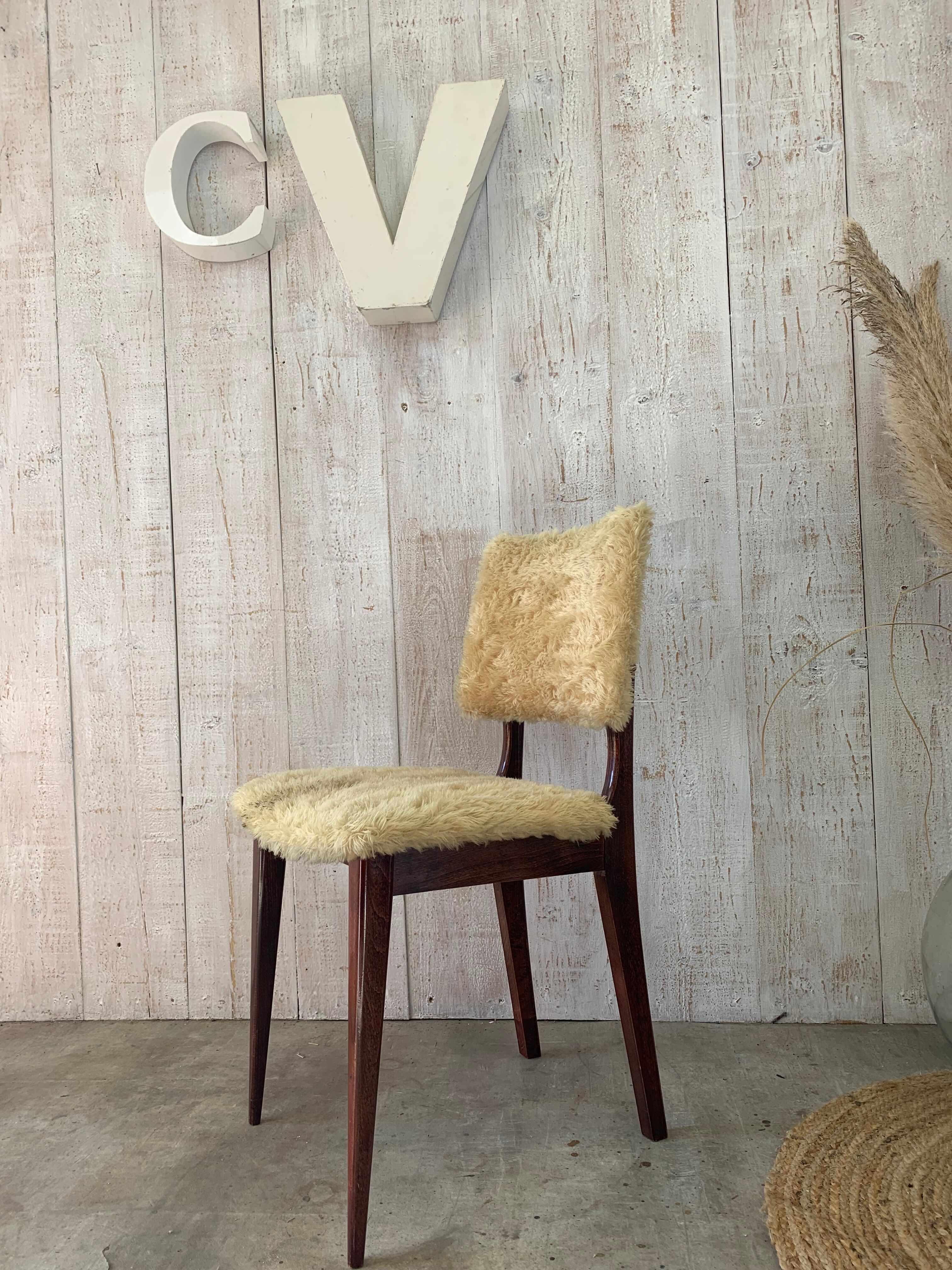 Vintage moumoute chair