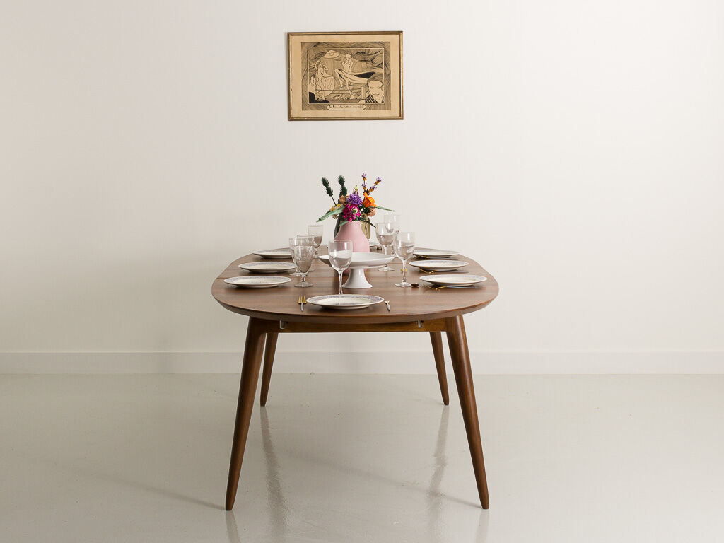 Custom-made solid walnut dining table with 4 extensions, for 6 to 16 people