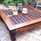 Table basse carrée en bois sculpté massif exotique Pier import, 1980