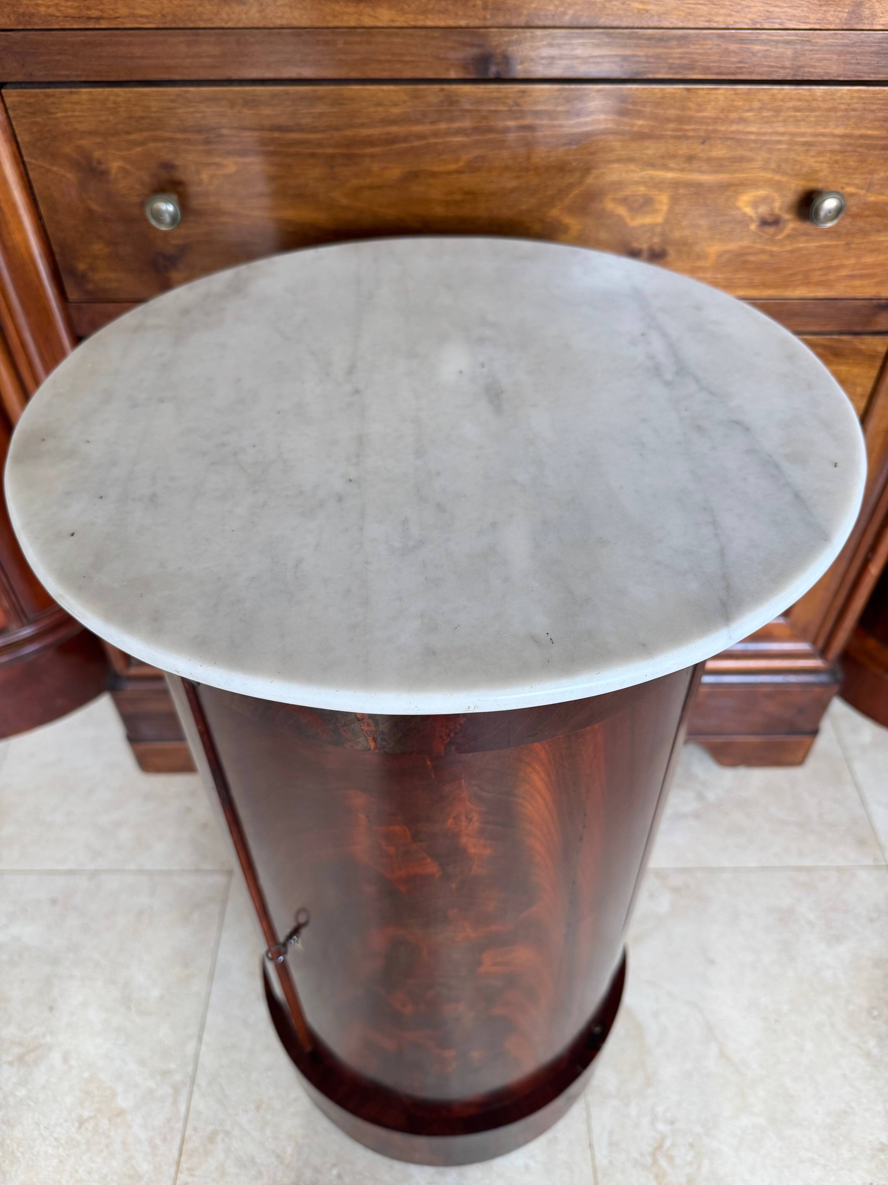 Somno Empire Acajou and White Marble, on wheels