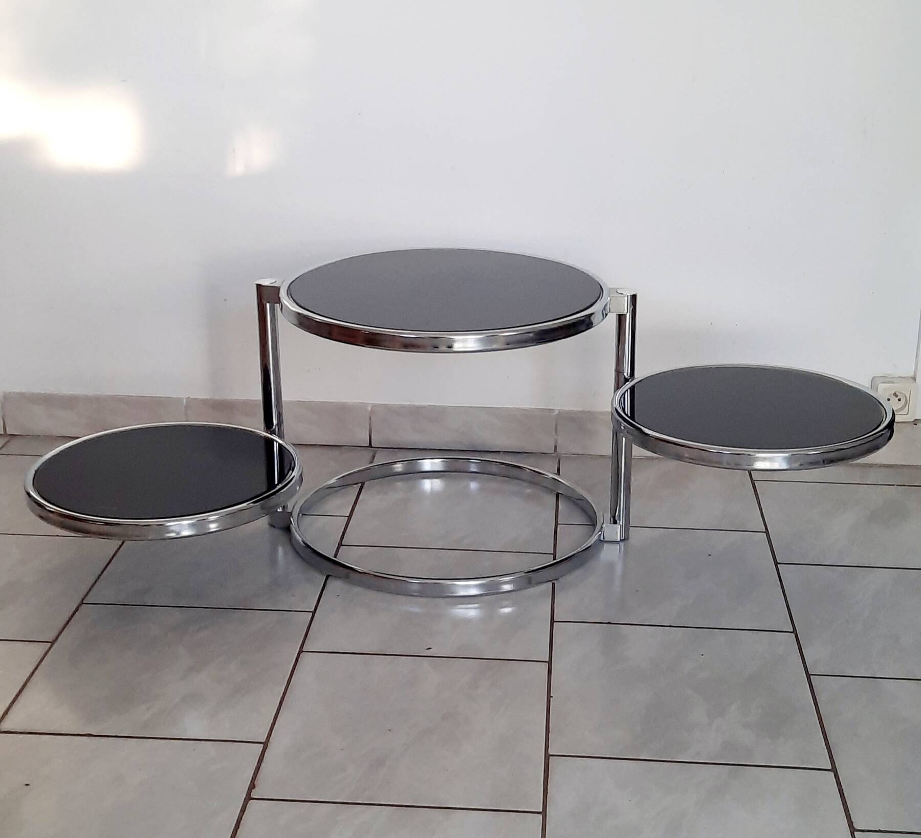 Round coffee table with 3 tiers, 1970s-80s