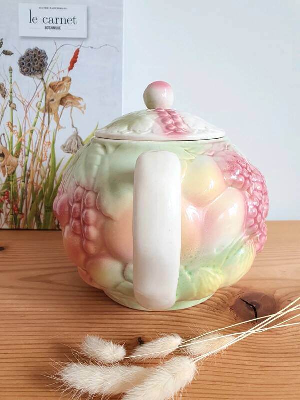 Salins slip teapot