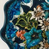 Decorative plate in relief with floral motif