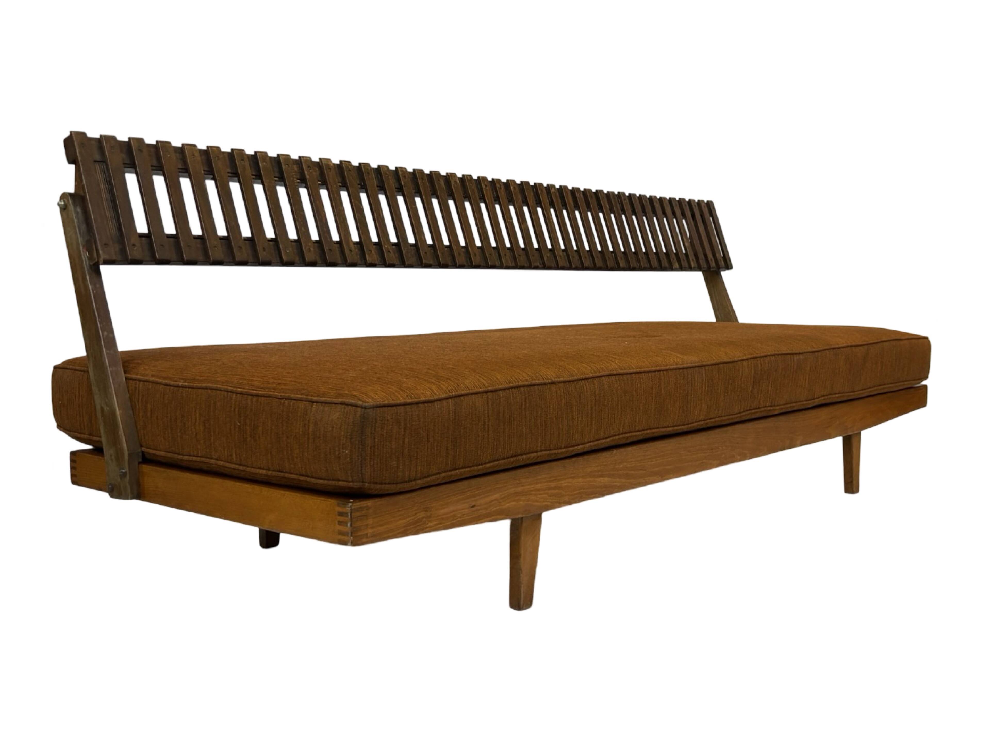 Mid-century daybed with removable backrest in oak 50's design