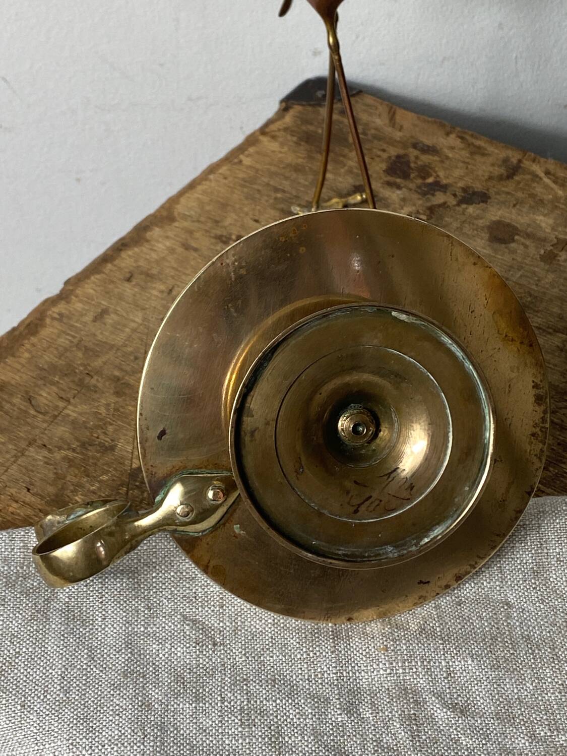 Cellar rat candle holder with brass ring