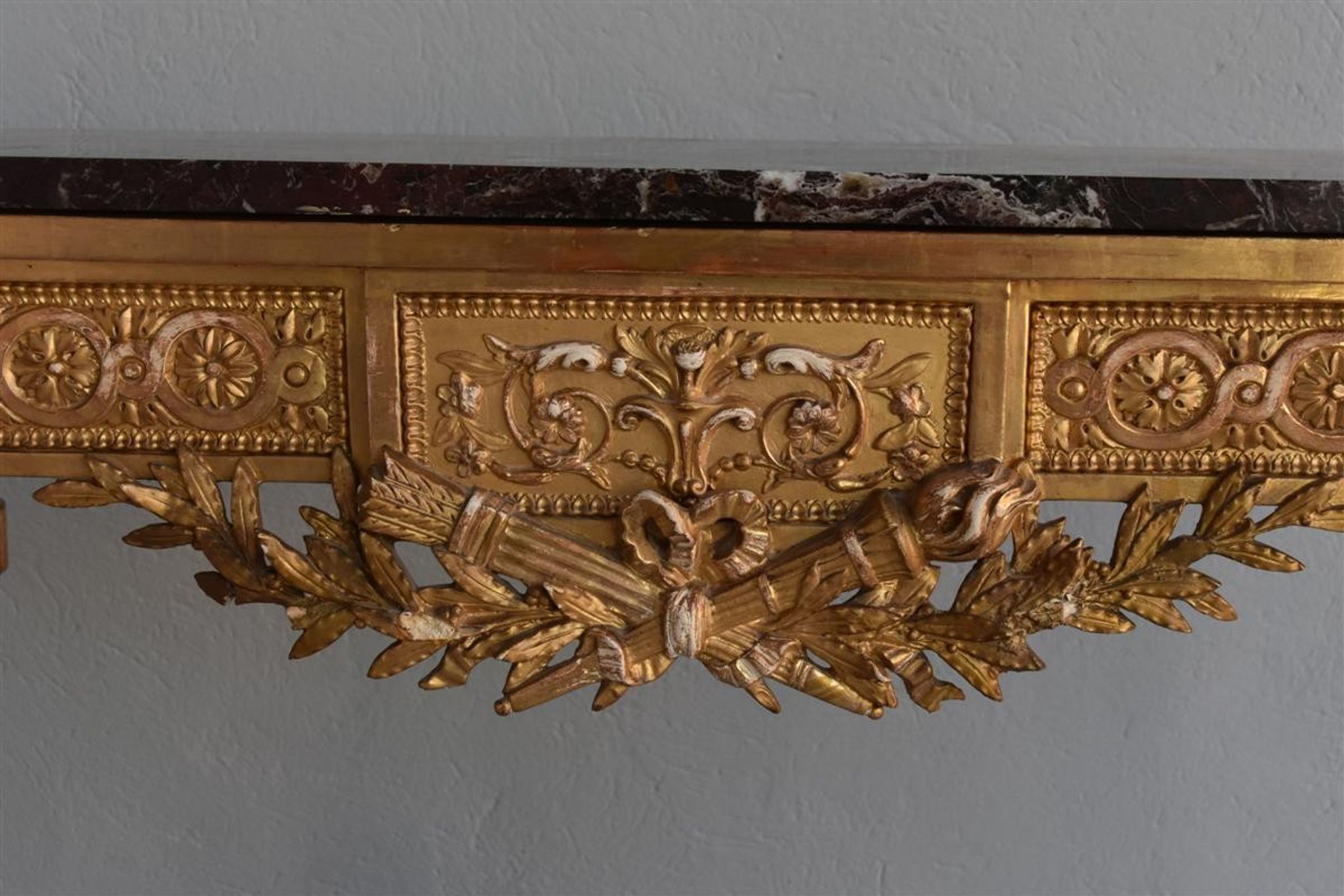Console époque XIXème bois et stuc doré de style Louis XVI
