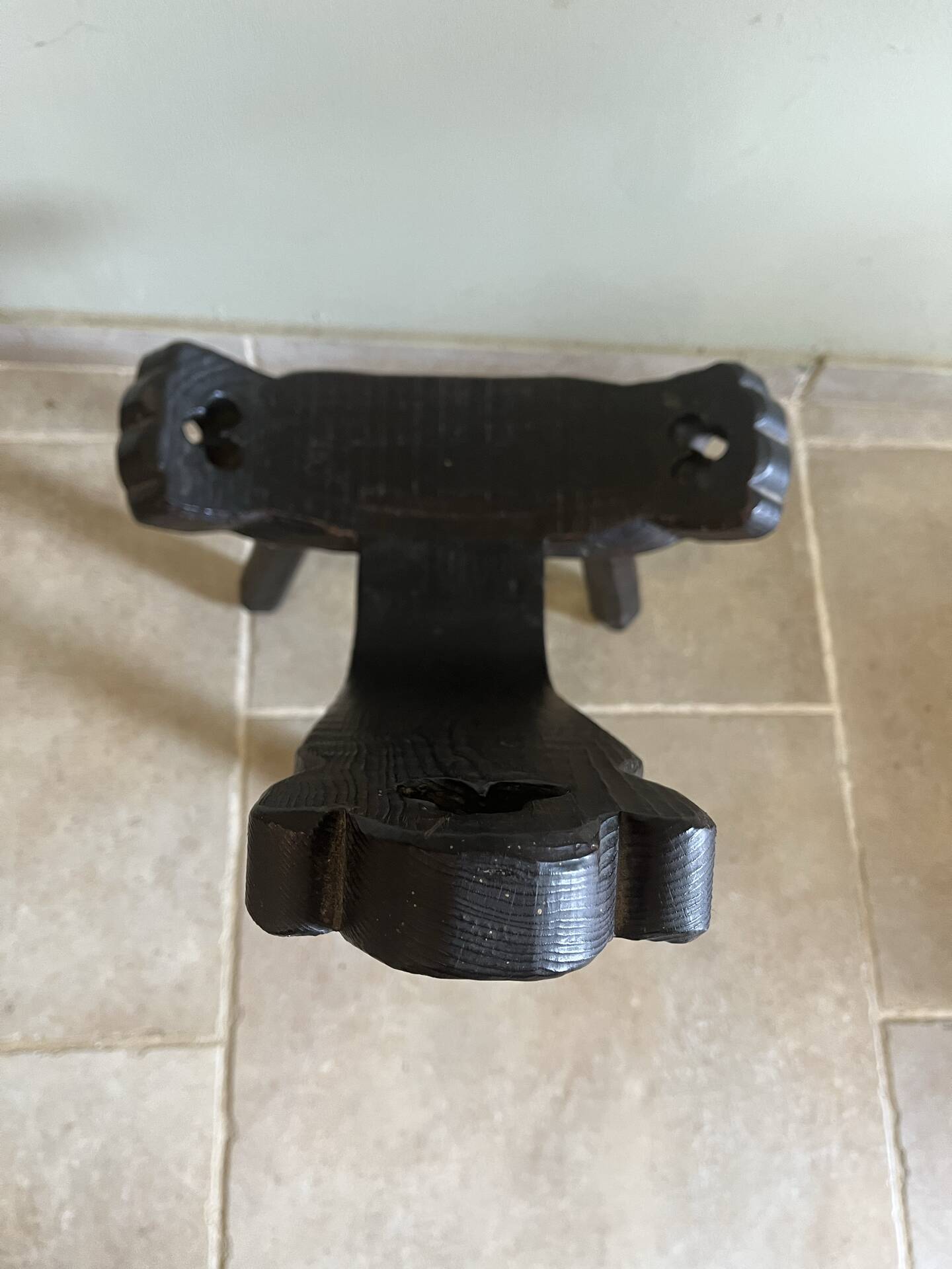 Tabouret tripode rustique