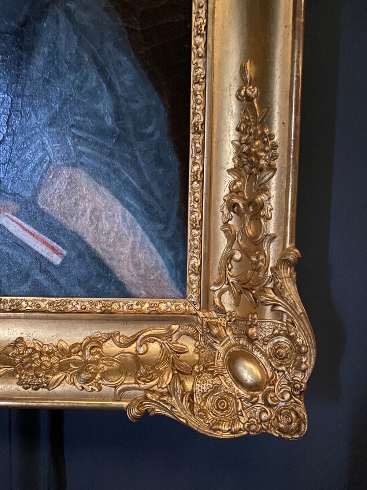 Huile sur toile Portrait de femme en robe bleue et éventail Milieu XIXe